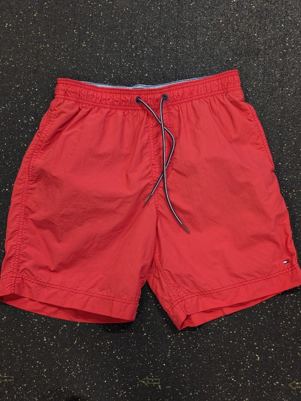 Tommy Hilfiger Men's Standard 7.5" Swim Trunks Short Red M